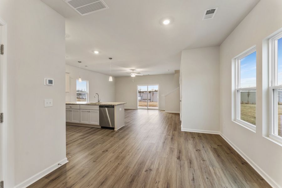 Spacious, unfurnished interior of a new home in Tucker Ridge, Pendleton (Image 12).