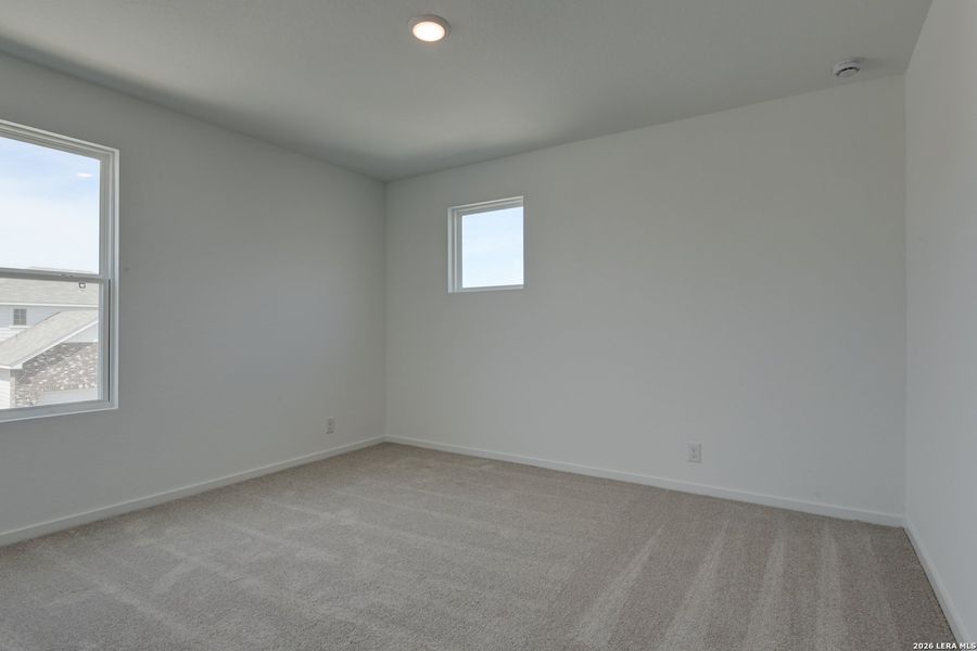 Spacious, unfurnished interior of a new home in Hennersby Hollow, San Antonio (Image 27).