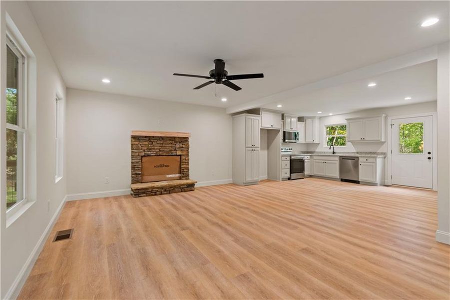 Spacious, unfurnished interior of a new home in , Dahlonega (Image 16).