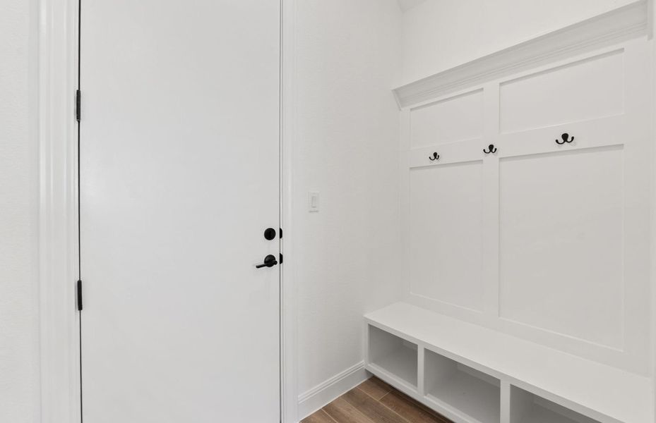 Spacious, unfurnished interior of a new home in Bluffview Reserve, Leander (Image 59).