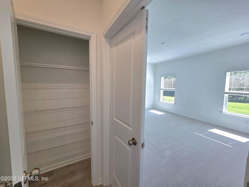 Spacious, unfurnished interior of a new home in Hyland Trail, Green Cove Springs (Image 25).