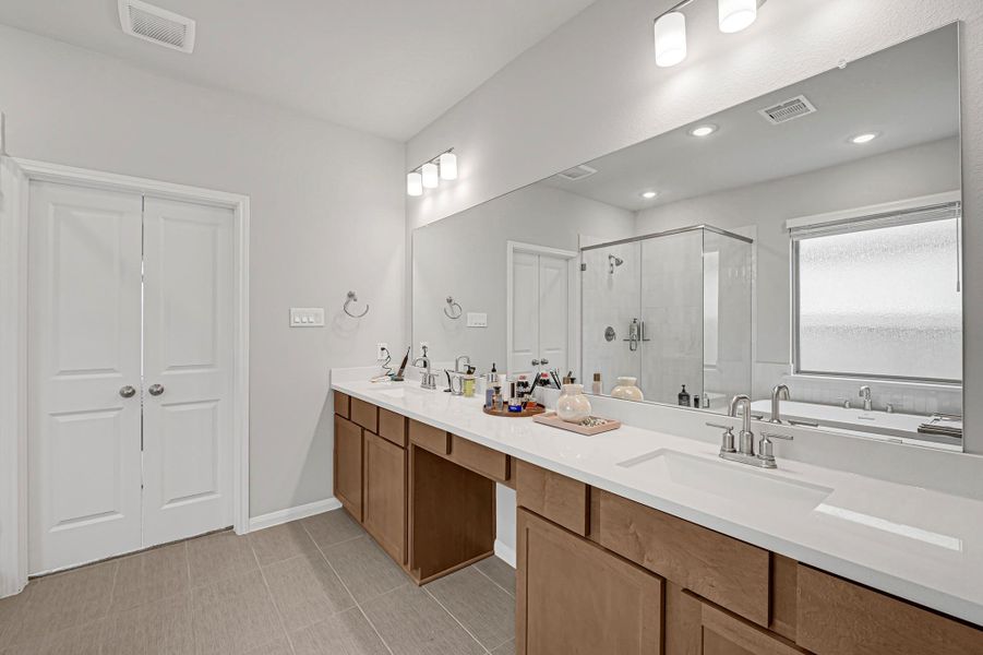 Image 18 of a home in Towne Lake 60'. Image 18 of a home in Towne Lake 60'.