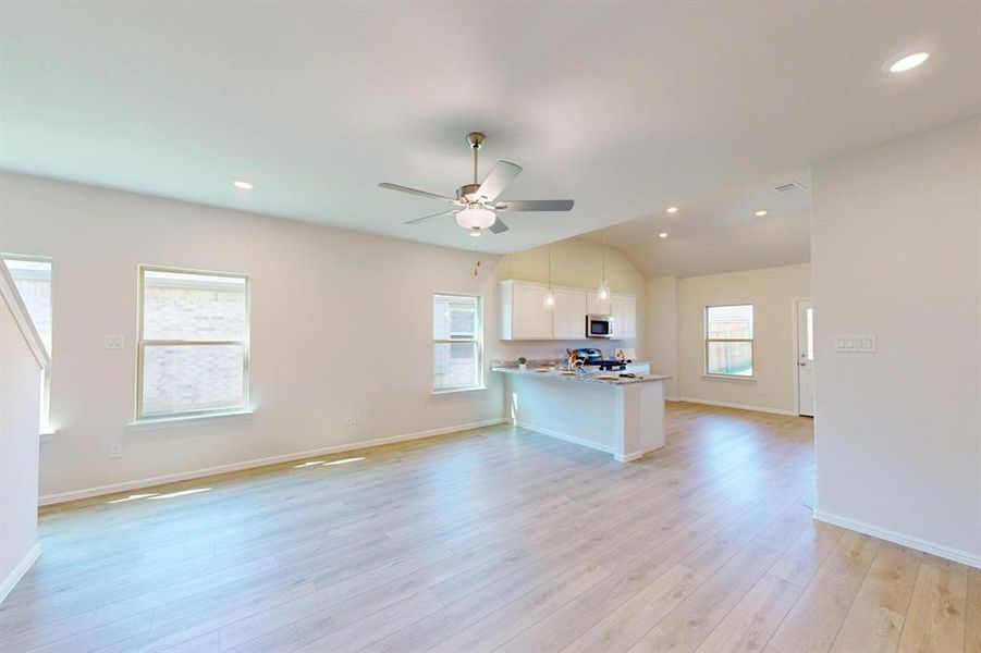Spacious, unfurnished interior of a new home in Mobberly Farms, Pilot Point (Image 29).