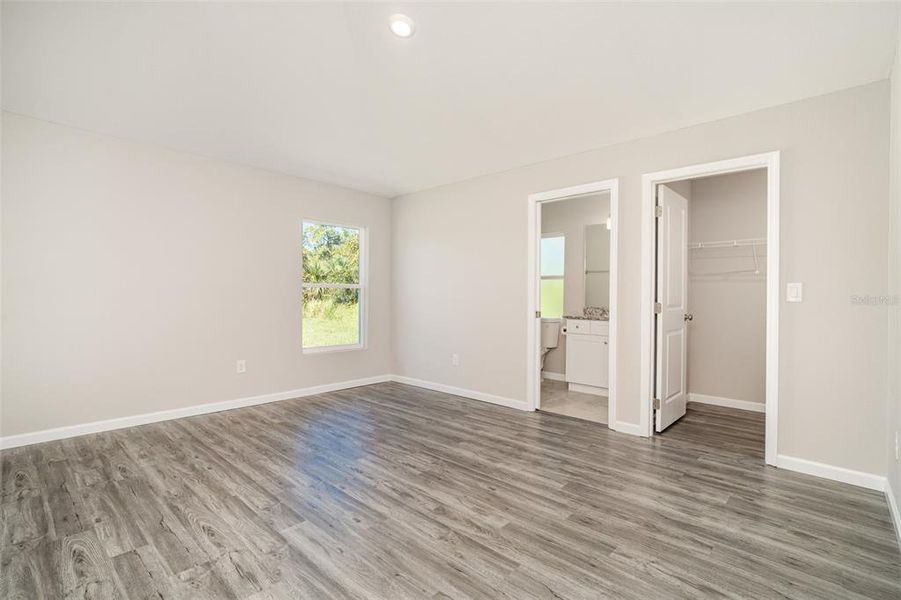 Spacious, unfurnished interior of a new home in , North Port (Image 10).