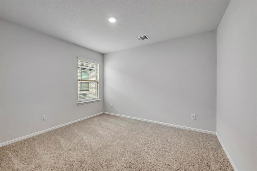 Spacious, unfurnished interior of a new home in Mobberly Farms, Pilot Point (Image 17).