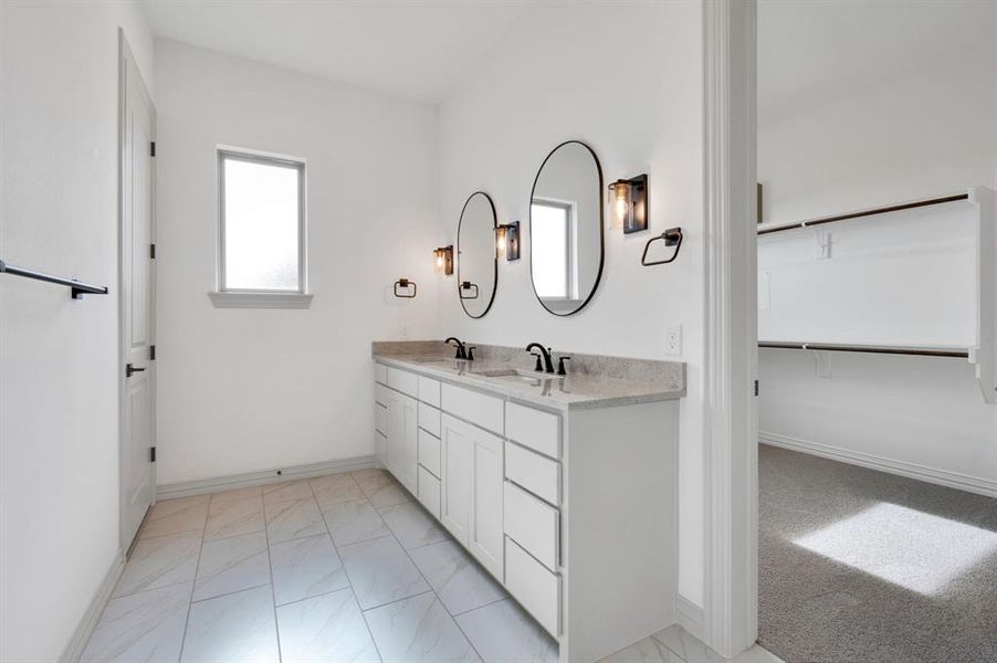 Furnished interior view inside a new home in , Waxahachie (Image 9).