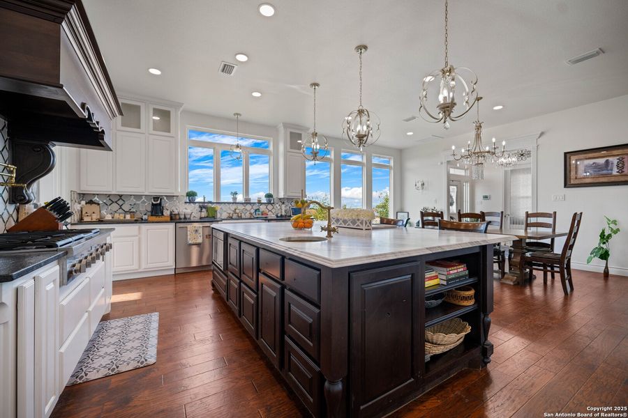 Furnished interior view inside a new home in , Kenedy (Image 10).