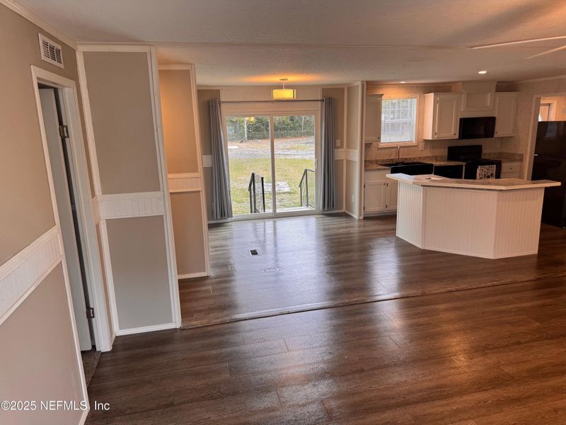 Spacious, unfurnished interior of a new home in , Fernandina Beach (Image 12).