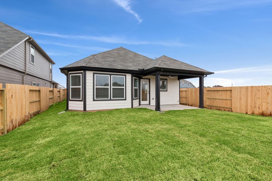 Exterior details and patio area of a home in Summerview, Fulshear (Image 4).