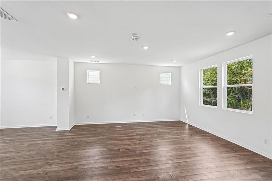 Spacious, unfurnished interior of a new home in Heritage River, Euharlee (Image 34). Spacious, unfurnished interior of a new home in Heritage River, Euharlee (Image 34).