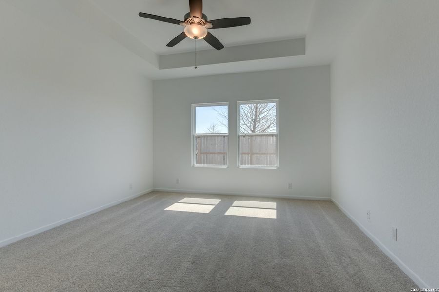 Spacious, unfurnished interior of a new home in Hennersby Hollow, San Antonio (Image 16).
