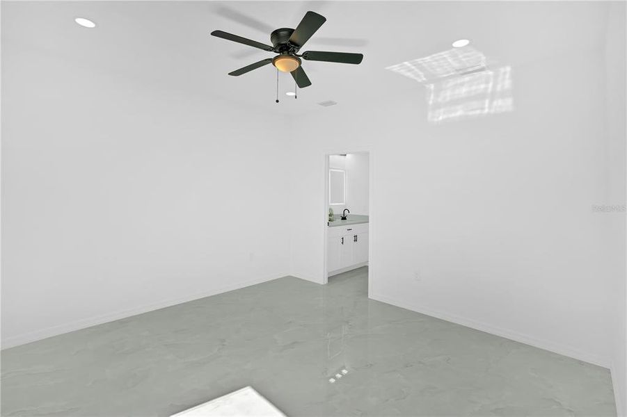 Spacious, unfurnished interior of a new home in , Punta Gorda (Image 37).