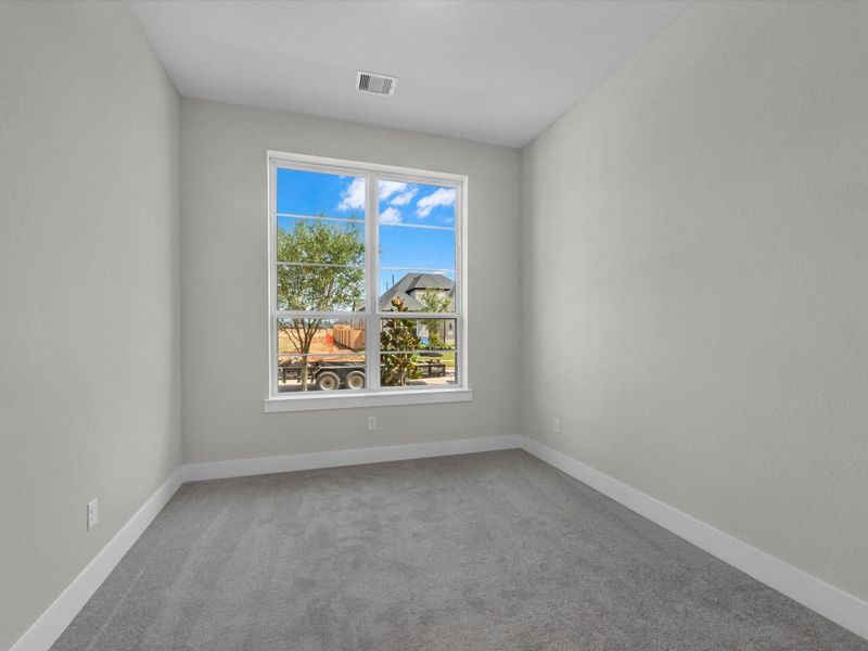 Spacious, unfurnished interior of a new home in Oakhill Reserve, Tomball (Image 15).