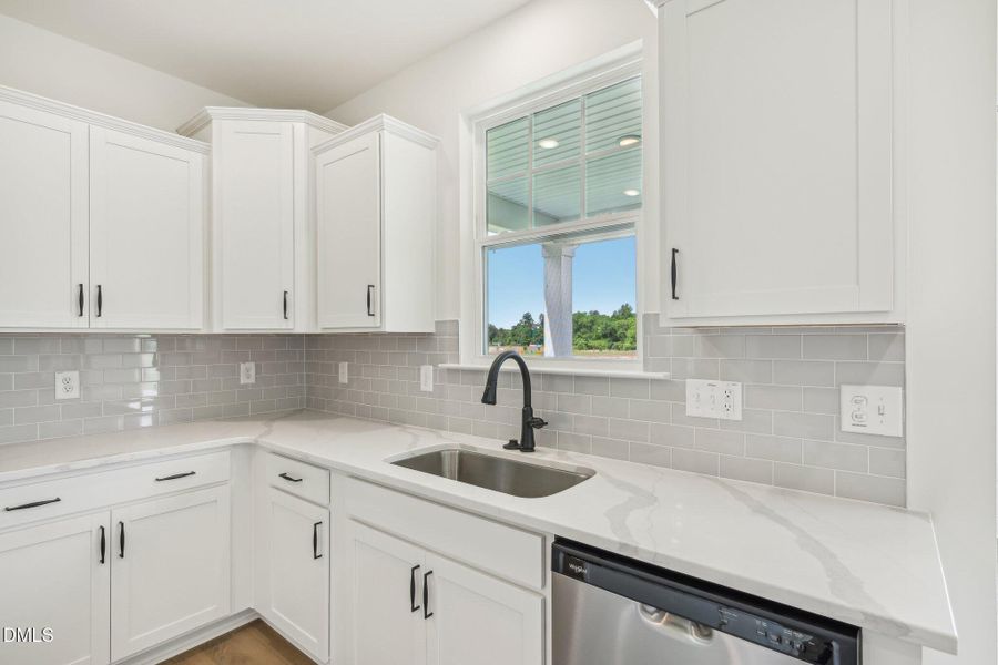 15-web-or-mls-124 Willow Cameron Way-230