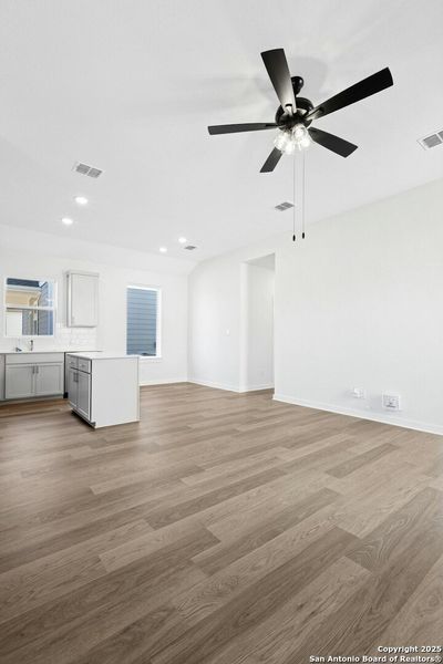 Spacious, unfurnished interior of a new home in Mayfair, New Braunfels (Image 35).
