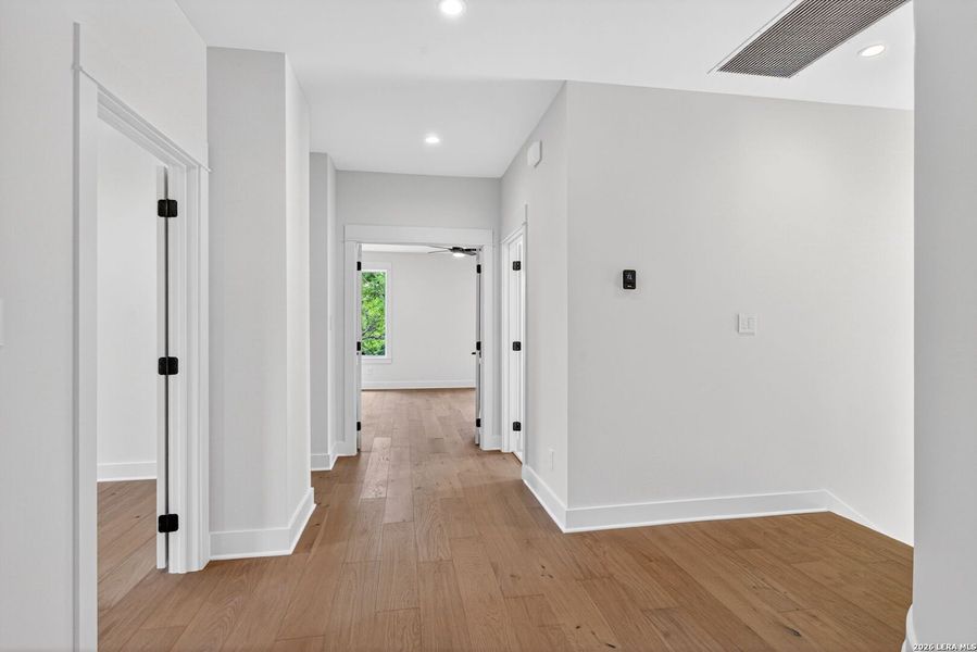 Spacious, unfurnished interior of a new home in , Alamo Heights (Image 24).