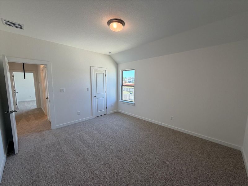 Spacious, unfurnished interior of a new home in Lariat, Liberty Hill (Image 24).