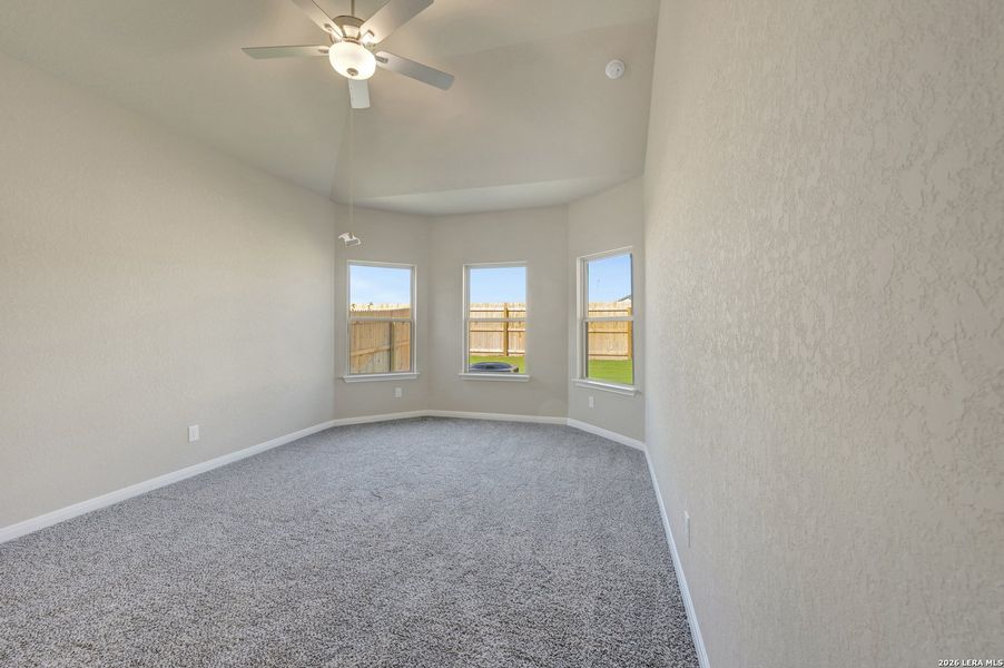 Spacious, unfurnished interior of a new home in Park Place, New Braunfels (Image 41).