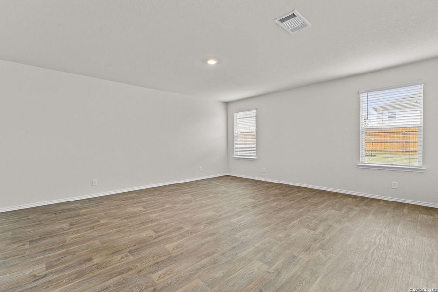 Spacious, unfurnished interior of a new home in Redbird Ranch, San Antonio (Image 16).