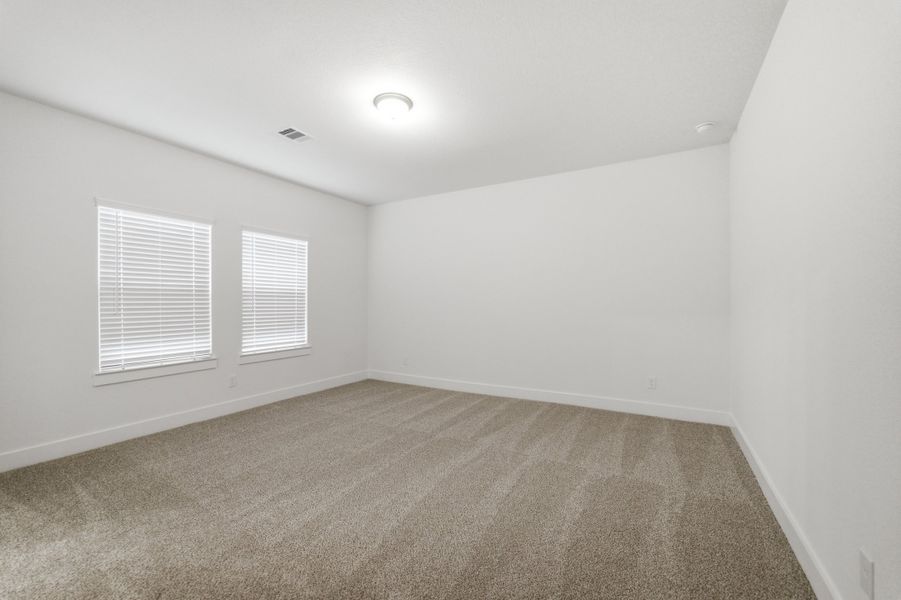 Spacious, unfurnished interior of a new home in Sierra Vista, Rosharon (Image 15).