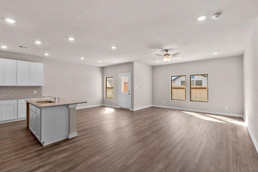 Spacious, unfurnished interior of a new home in Arabella on the Prairie 60', Richmond (Image 19).