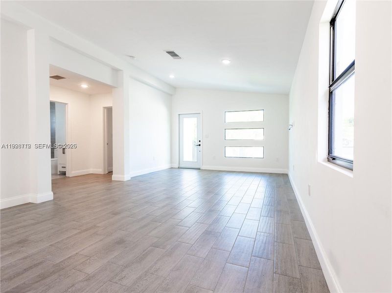 Spacious, unfurnished interior of a new home in , Pompano Beach (Image 35).