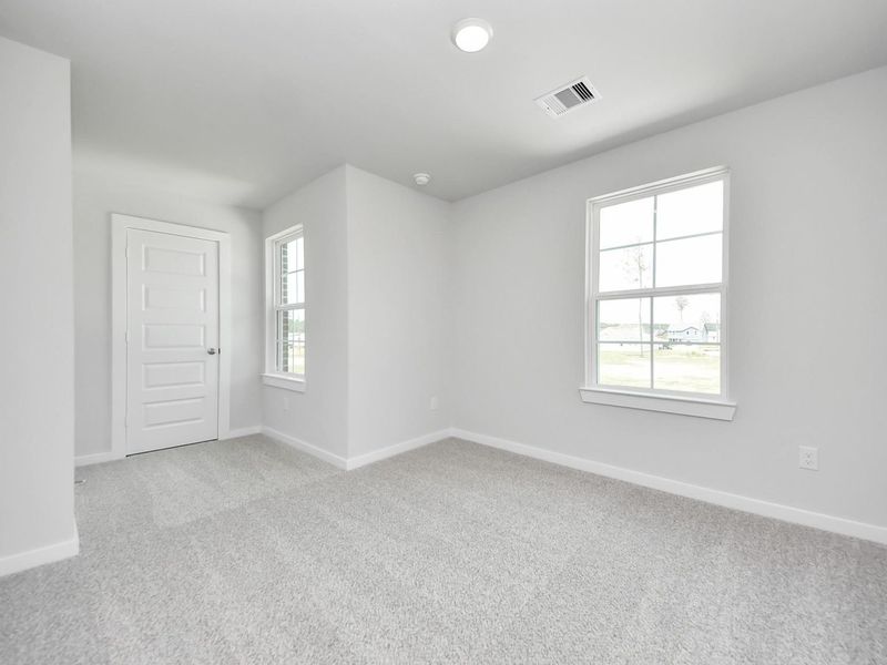 Spacious, unfurnished interior of a new home in Spring Branch Crossing, Conroe (Image 31).