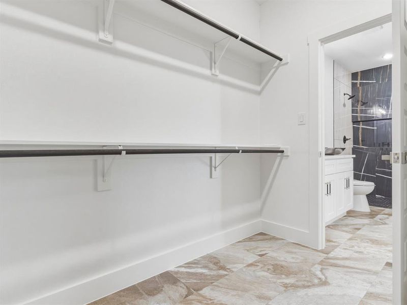 Spacious, unfurnished interior of a new home in , Granbury (Image 17).