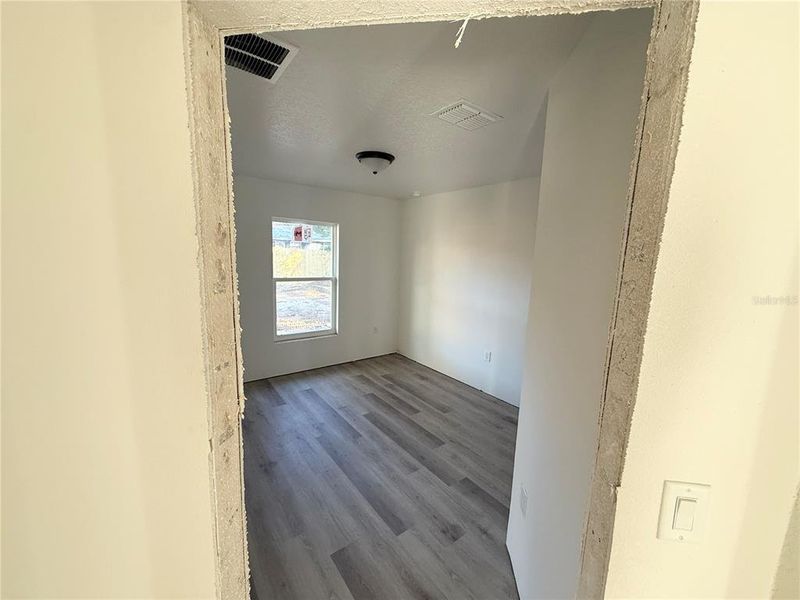 Spacious, unfurnished interior of a new home in , Ocala (Image 8).