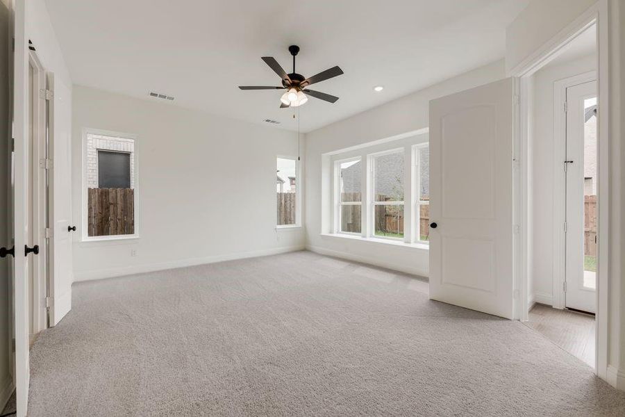 Spacious, unfurnished interior of a new home in Grand Braniff Park, Irving (Image 13).