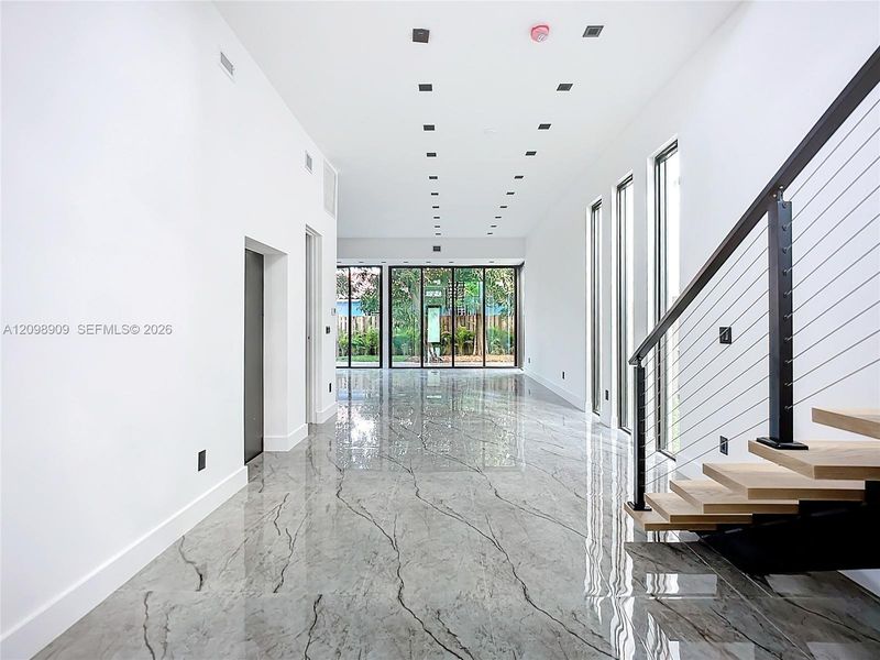 Spacious, unfurnished interior of a new home in , Miami (Image 12).