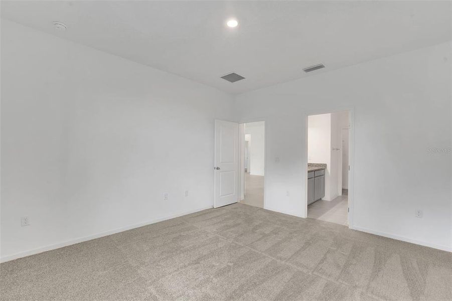 Spacious, unfurnished interior of a new home in Annabelle Estates, Winter Haven (Image 30).