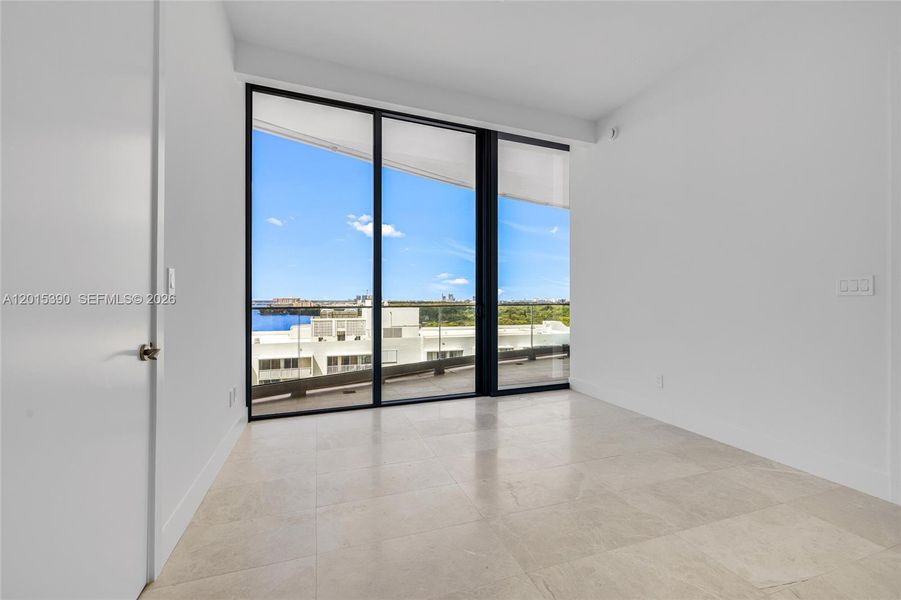Spacious, unfurnished interior of a new home in , Miami (Image 71).