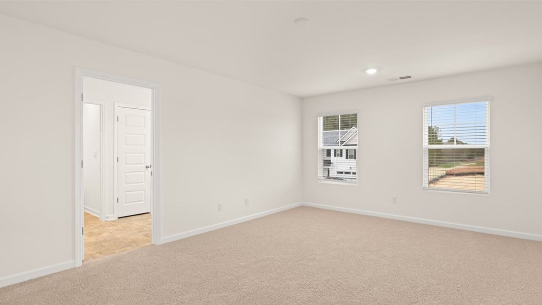 Spacious, unfurnished interior of a new home in Estates at Deer Hollow, Grovetown (Image 30).