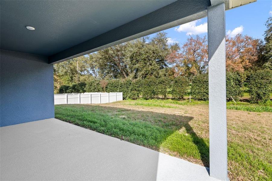 Exterior details and patio area of a home in SummerCrest, Ocala (Image 20).