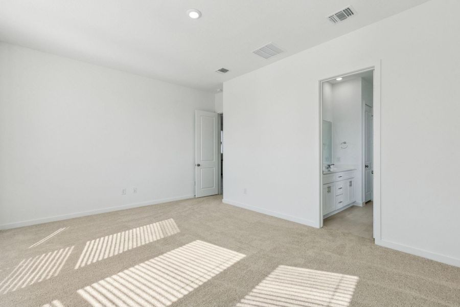 Spacious, unfurnished interior of a new home in Windcress, Baytown (Image 29).