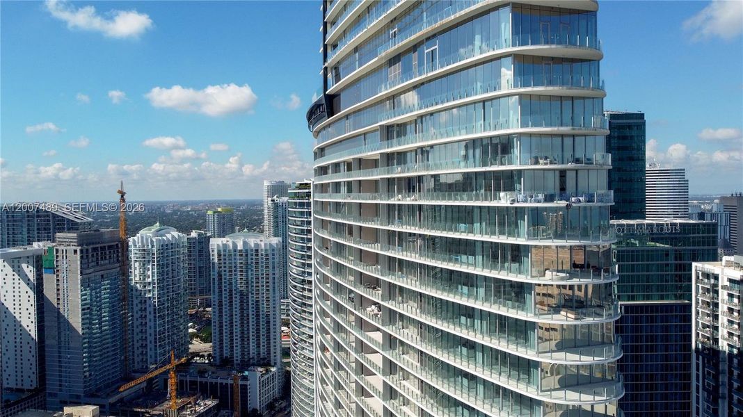 Condo located in Miami, FL showcasing its design and architecture (Image 2). Condo located in Miami, FL showcasing its design and architecture (Image 2).