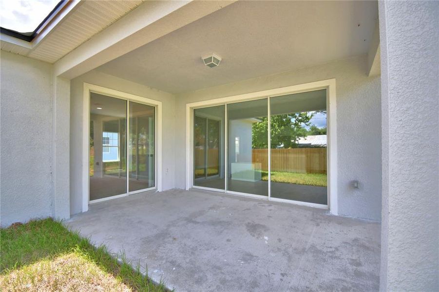 Exterior details and patio area of a home in , Winter Haven (Image 24).