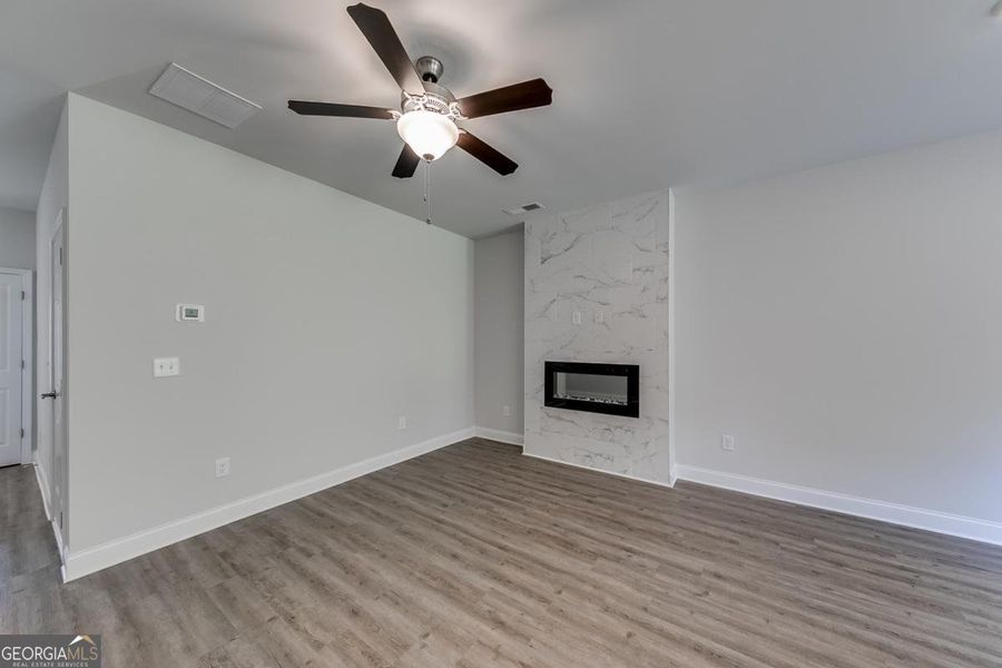 Spacious, unfurnished interior of a new home in Chimney Oaks Townhomes, Homer (Image 11).