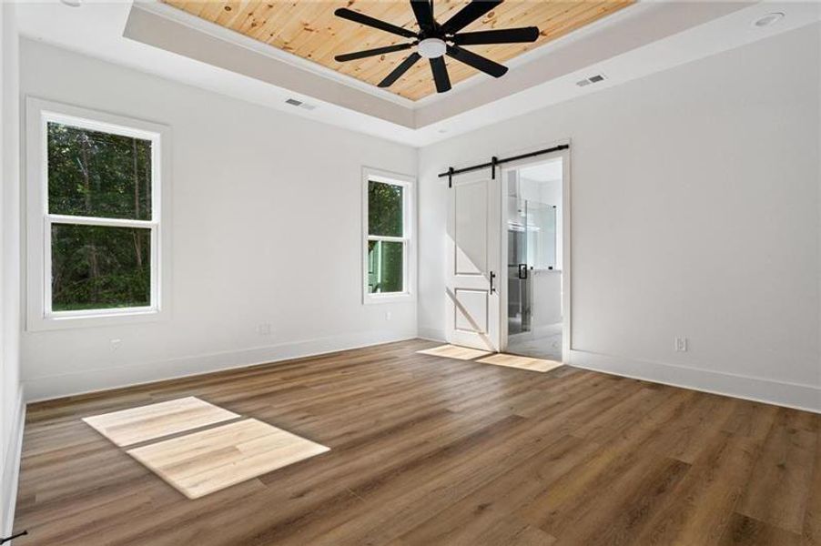 Spacious, unfurnished interior of a new home in , Jasper (Image 35).