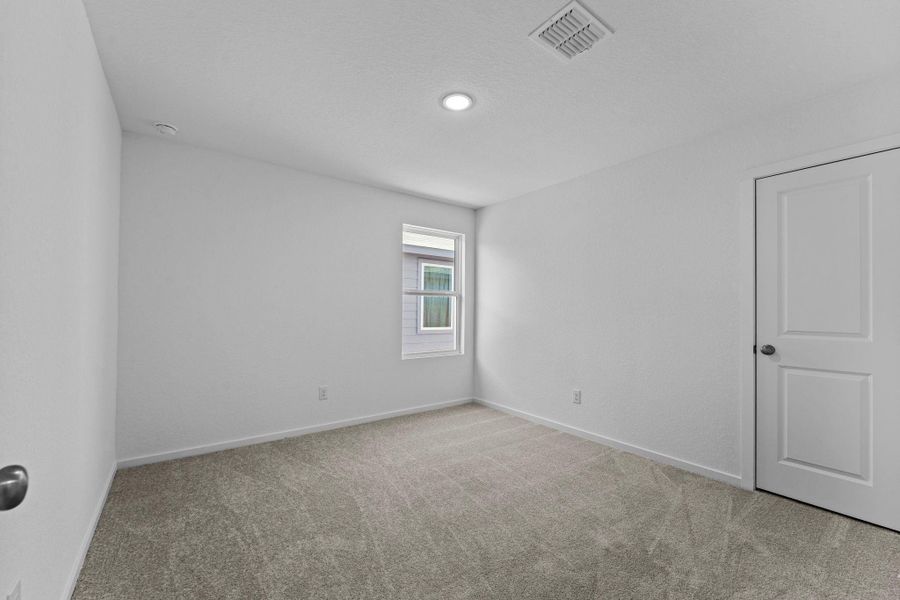 Spacious, unfurnished interior of a new home in Friendship Oaks, Fredericksburg (Image 19).