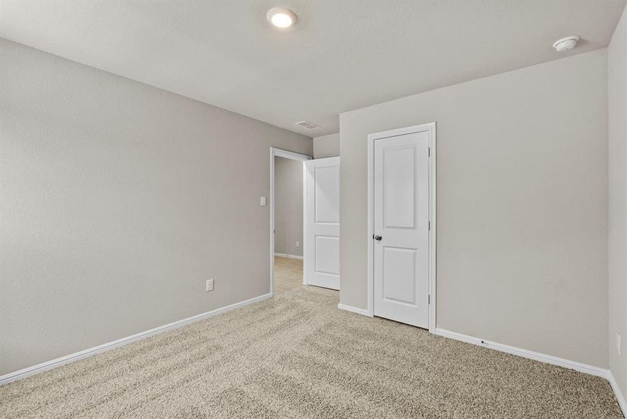 Spacious, unfurnished interior of a new home in Meadowbrook Estates, Cleburne (Image 17).