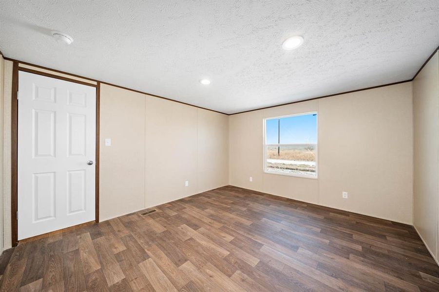 Spacious, unfurnished interior of a new home in , Dawson (Image 14).