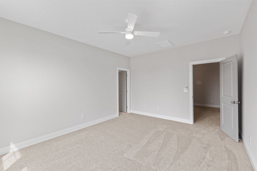 Representative unfurnished interior of a home built from the The Juniper by RobuckHomes in Kennebec Crossing, Angier (Image 113).