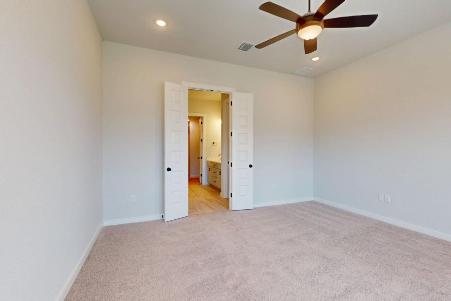 Spacious, unfurnished interior of a new home in Cascades at Onion Creek, Austin (Image 15).