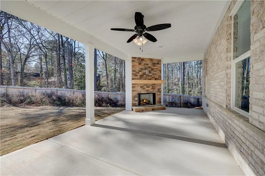 Exterior details and patio area of a home in Burchwood, Stockbridge (Image 3).