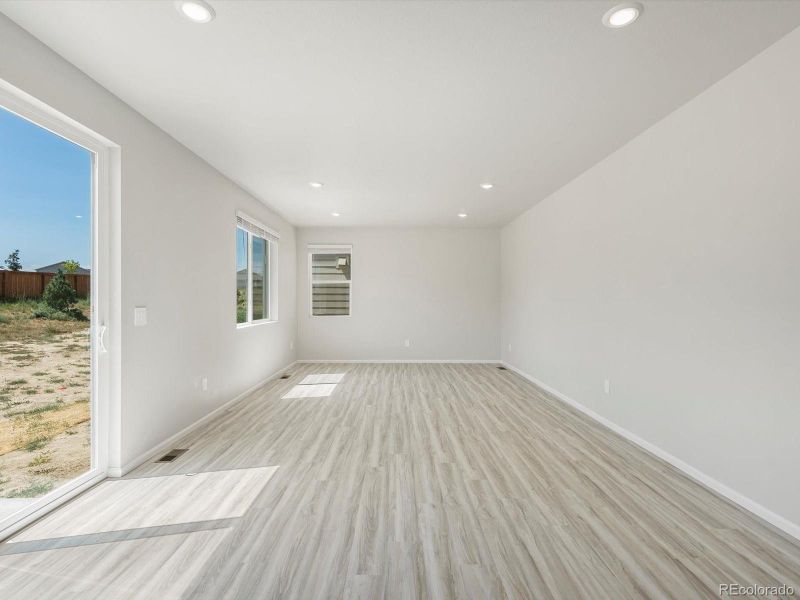 Spacious, unfurnished interior of a new home in Hidden Valley Farm, Severance (Image 20).