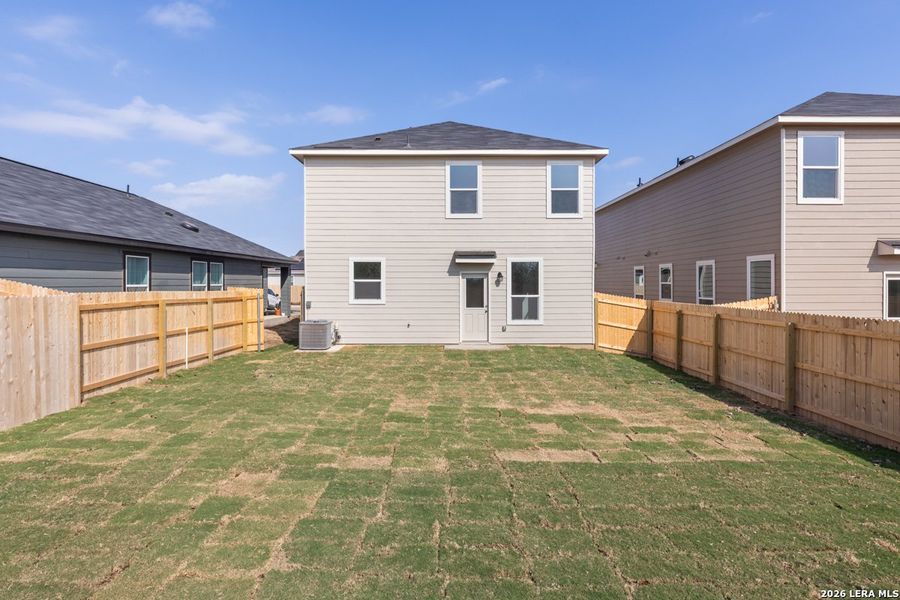 Exterior details and patio area of a home in Southton Cove, San Antonio (Image 3).