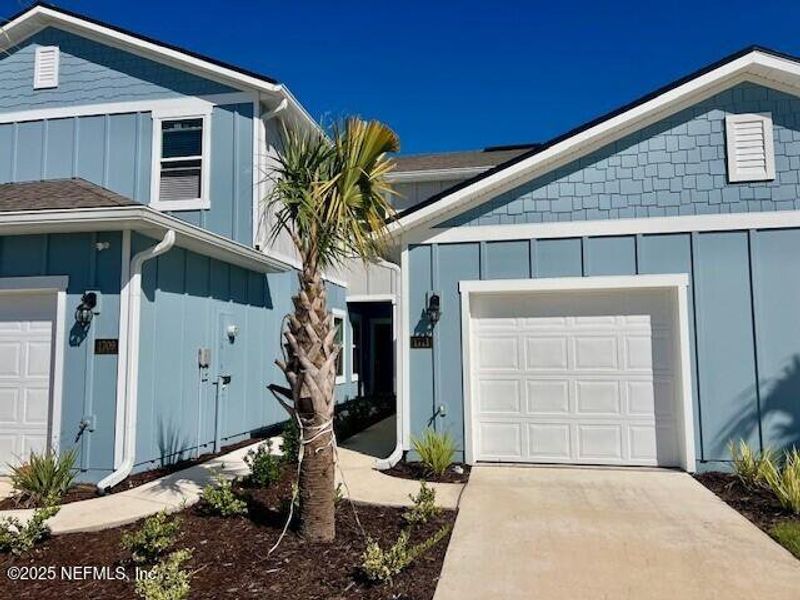Exterior details and patio area of a home in Corsair, Middleburg (Image 2).