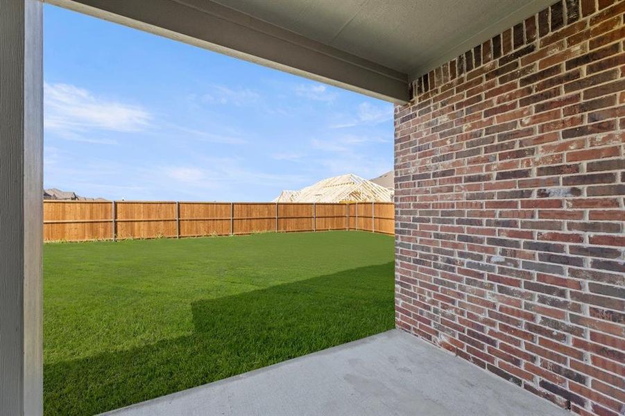 Exterior details and patio area of a home in Gateway Parks, Forney (Image 3).